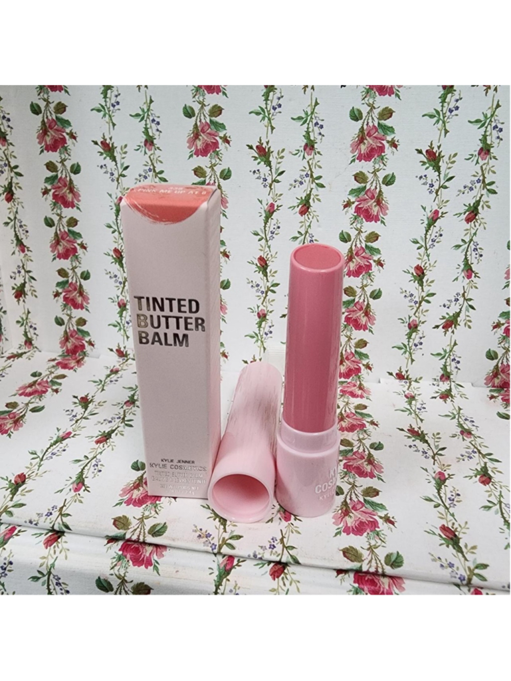 Kylie Cosmetics Tinted Butter Balm in Pink
#kylie #lipbalm